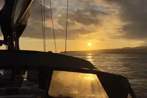 Dia inteiro: Passeio à vela com almoço e snorkeling incluídos.