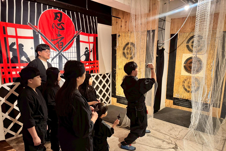 Tokyo : Ninja Experience Cafe HarajukuFormation ninja + location de costume ninja + une boisson