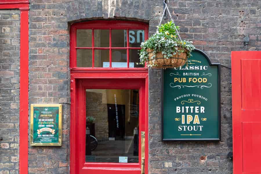 London: Greenwich Walking Tour with 4 Pubs