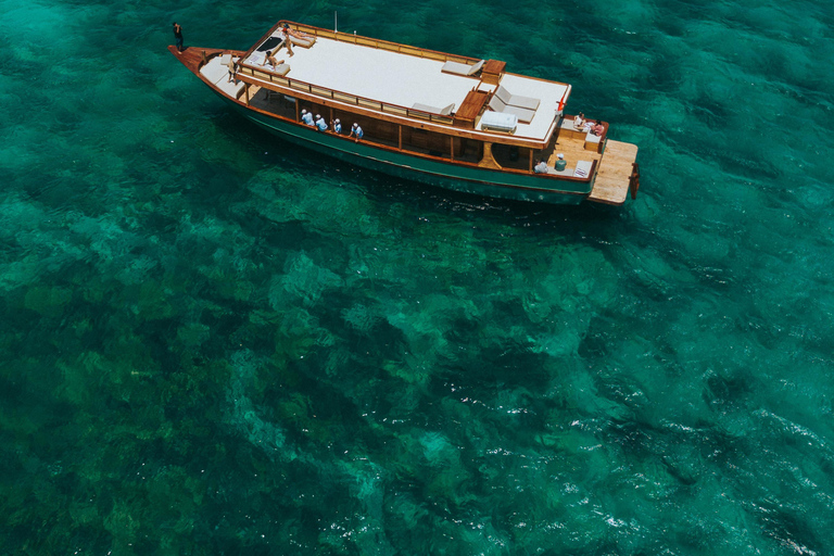 Komodo Premier Voyage: Full-Day 4 Stops & Sunset Cruise