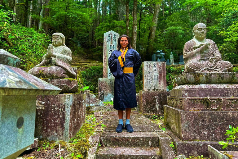 Da Osaka: escursione privata con guida al Monte Koya con veicoloFurgone fino a 7 posti