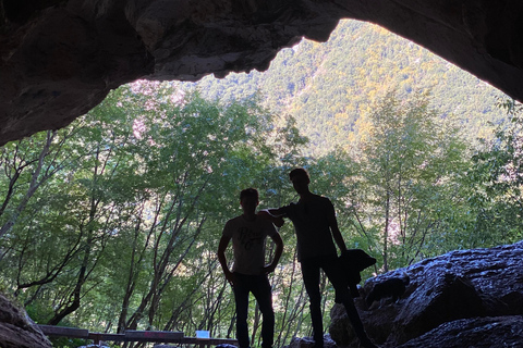 Depuis Tirana : Château de Petrela, grottes de Pellumbas et tyrolienne ...