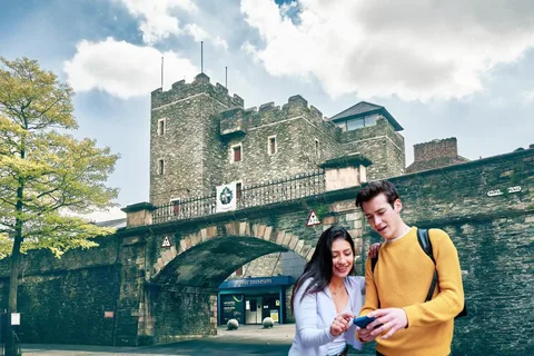 Derry: City Walking Tour & Exploration Game