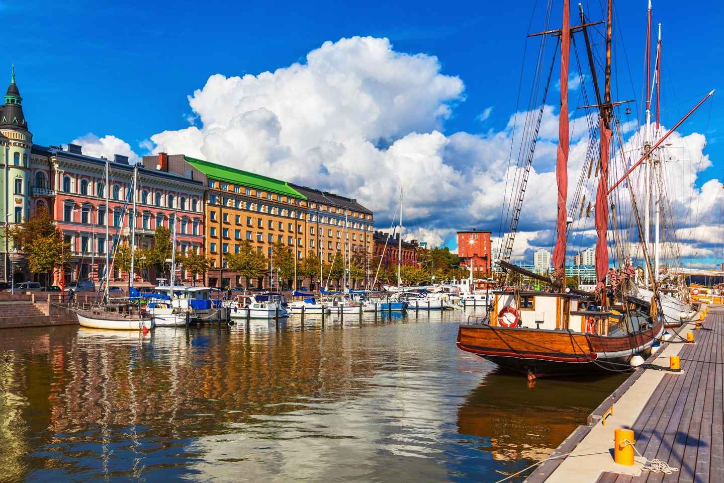 Helsinki Old Town Tour with Archipelago Boat Cruise Tickets