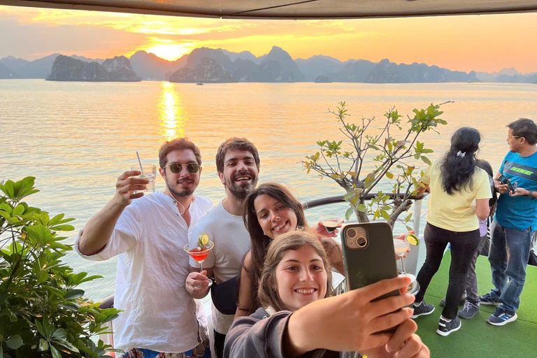 河内：2 日兰哈湾、下龙湾 5 星级邮轮之旅（含三餐、客舱）河内：2 日兰哈湾、下龙湾 5 星级邮轮、餐饮、客舱