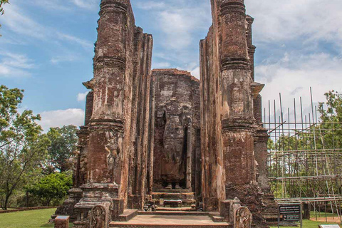 7- Days Sri Lanka Private Tour Package with 4*Hotels & Meals