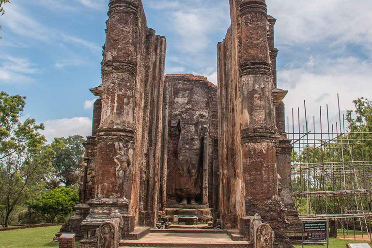 7- Days Sri Lanka Private Tour Package with 4*Hotels & Meals