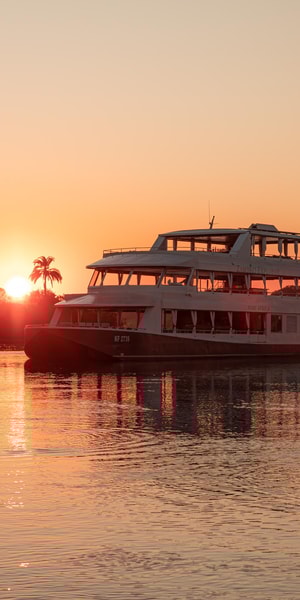Victoria Falls: 2-Hour Luxury Zambezi River Sunset Cruise
