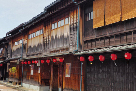 Kanazawa: Samurai, Castle & Geisha Private Bus Tour