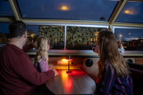 Amsterdam: Cozy Light Festival Cruise with Hot Chocolate