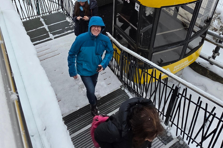 From Riga: Turaida & Sigulda Day Trip with Guide