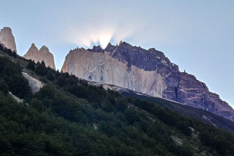 Punta Arenas: Caminhada pela Base Torres com guia e transporte