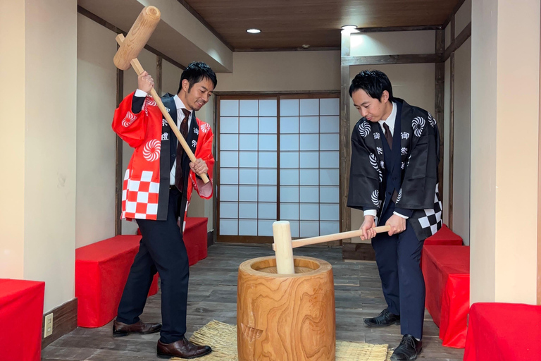 Osaka : Expérience de pilage traditionnel de Mochi avec dégustation