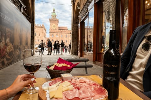 Bologna: 2-Hour Food Tour with Mortadella, Lasagna & Wine