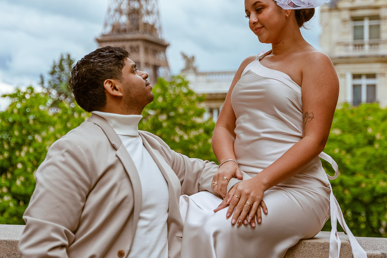 Paris: Eiffel Tower Street Photoshoot Paris: Eiffel Tower 15m Photoshoot - 5 Photos