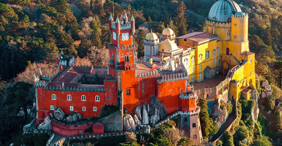 Lissabon: Sintra, Pena, Regaleira, Cabo & Cascais Tour
