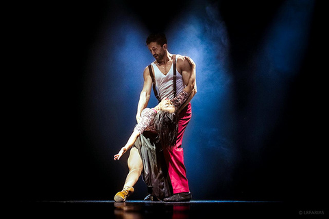 Buenos Aires: biljett med köföreträde till tangouppvisning i MaderoMadero Tango Show biljett med köföreträde och middag Black