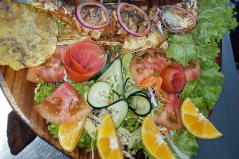 Seafood Gastronomic Tour to the Floating Restaurant of Puntarenas by boat