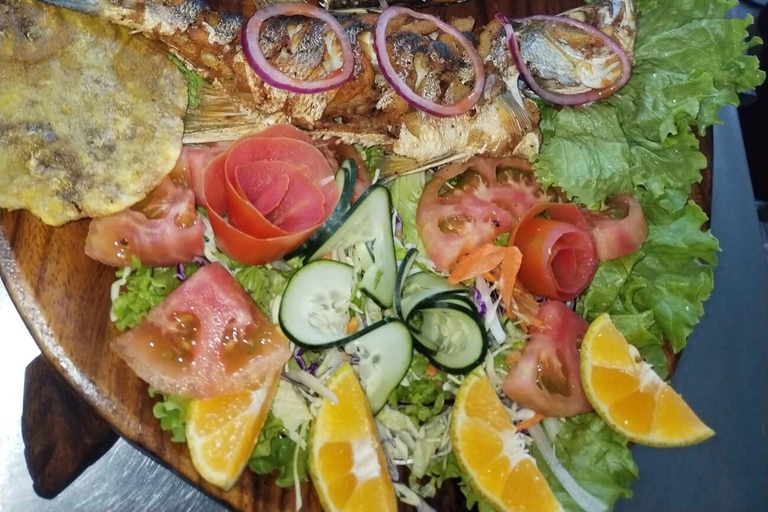 Seafood Gastronomic Tour to the Floating Restaurant of Puntarenas by boat