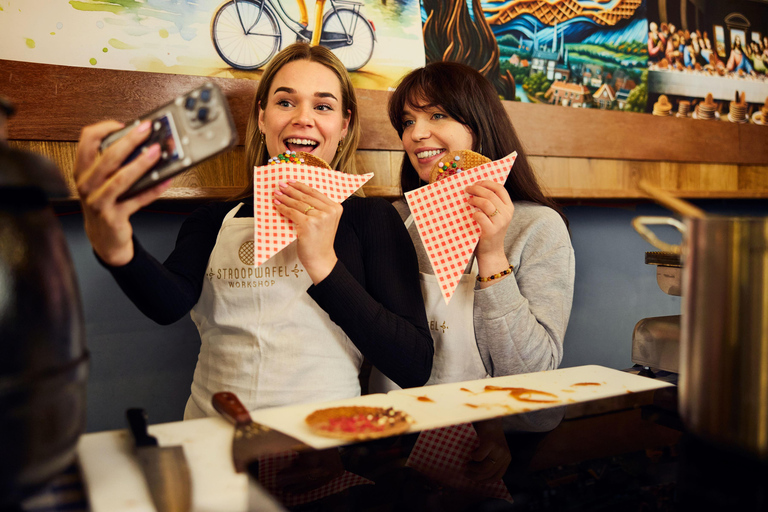 Amsterdam: Laboratorio di preparazione di cialde allo sciroppo tradizionale olandeseCentro città: Laboratorio di preparazione di waffle allo sciroppo tradizionale olandese