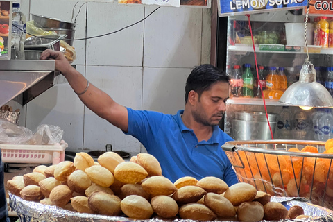 Best 3 hour Evening Street Food & Local Bazar Tour in Agra (en anglais)Excursion en voiture à Agra pour découvrir la cuisine de rue et les bazars locaux en soirée