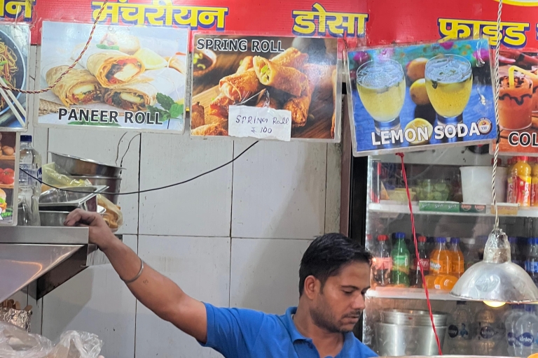 Die beste 3-stündige abendliche Street Food & Local Bazar Tour in AgraLokales Street Food und lokaler Basar mit dem Tuk-Tuk
