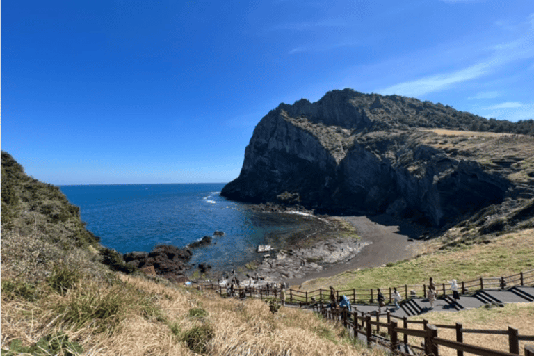 Jeju: UNESCO Sites Tour with Haenyeo Show(Eastern)