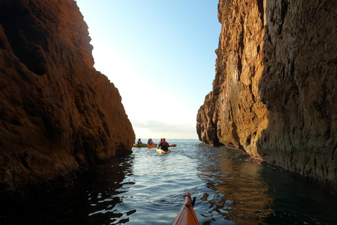 Jávea: Kajaktour vom Granadella Strand zu den Meereshöhlen