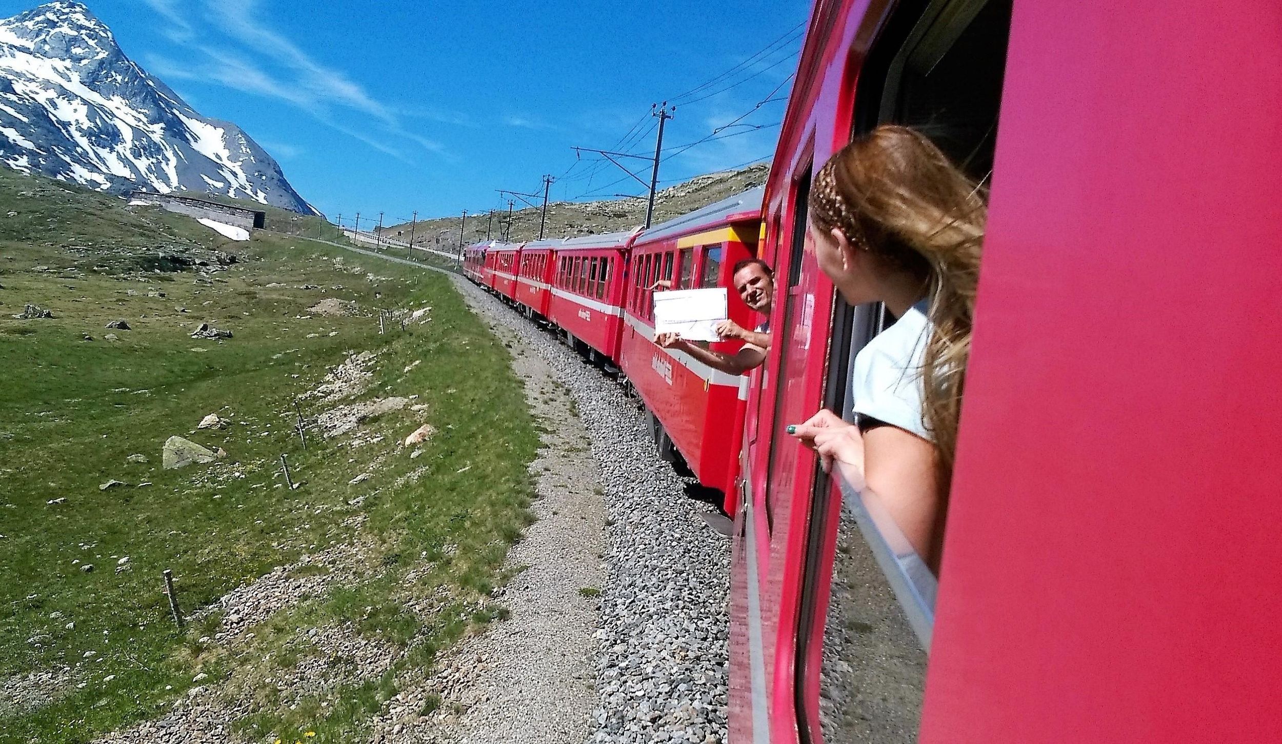Von Mailand: Bernina-Express, Schweizer Alpen & St. Moritz Tagestour