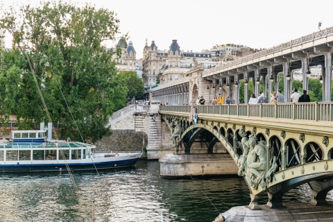 Paris : dîner-croisière à 3 services avec vue sur la SeineParis : croisière avec dîner et eau
