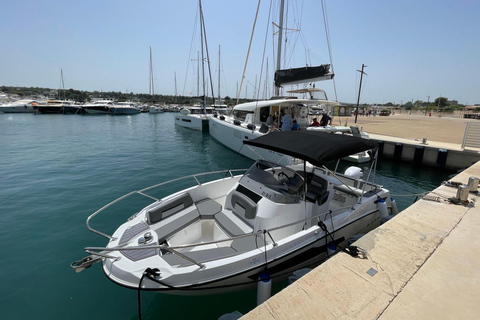 Polignano a Mare Caves and Grottos Tour by Boat with Spritz Polignano a Mare: Caves and Grottos Boat Tour with Spritz