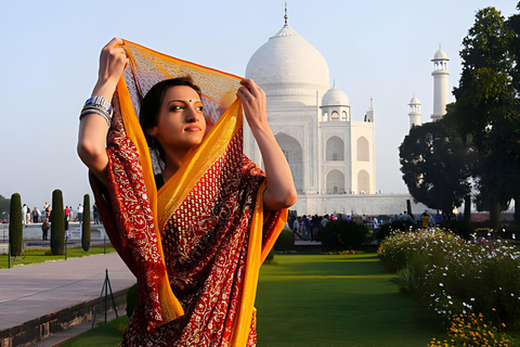 Taj Mahal Tour With Traditional Indian Dress