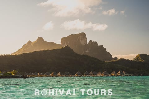 Bora Bora : Croisière privée au coucher du soleil sur le lagon