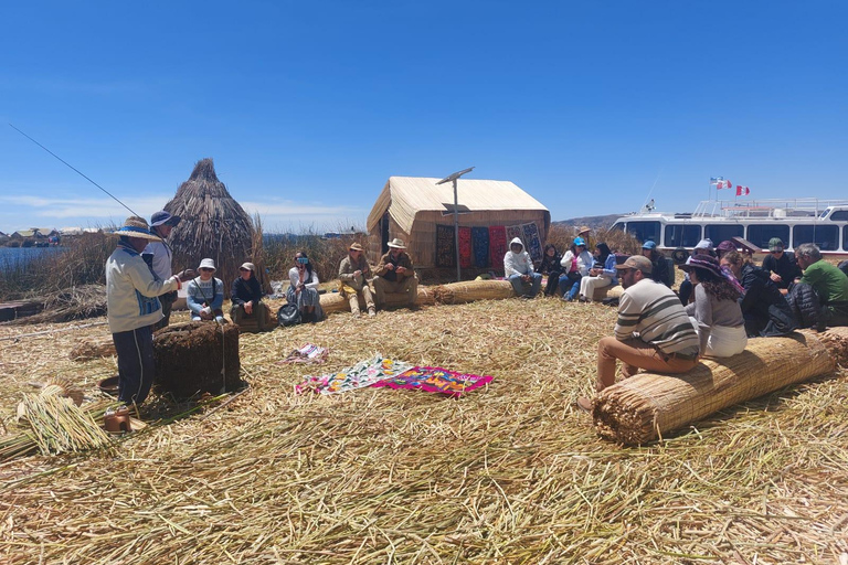 Drijvende eilanden van de Uros