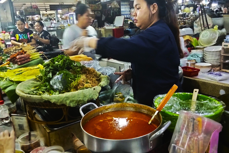 Phnom Penh: Bikes and Bites Cycling Tour