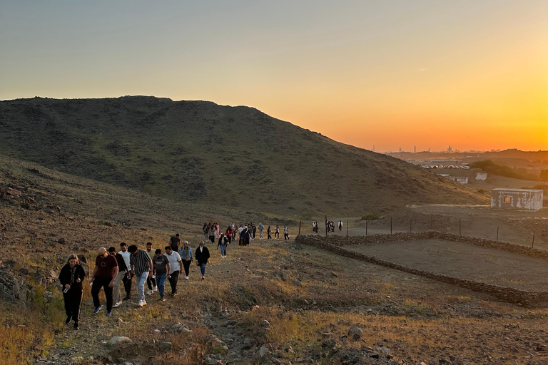 Jeddah: Caminhada na Montanha da Lua e Yoga ao Pôr do Sol