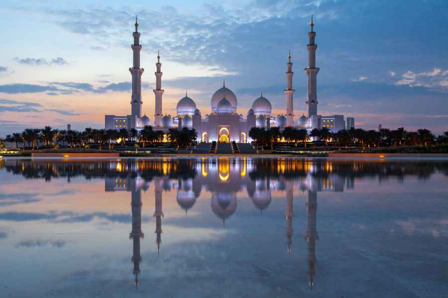 Von Dubai aus: Abu Dhabi Moschee, Palast und Dattelmarkt Tour. Foto: GetYourGuide