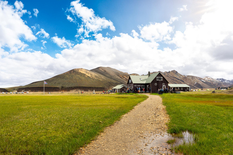 3-Day Highlands: Landmannalaugar, Emerald Ridge & Háifoss