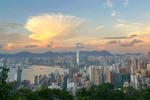Hong Kong: 360 Panorama Sunset Hike to the Peak with Local Hong Kong: 360° Panorama Sunset Hike to the Peak with Local