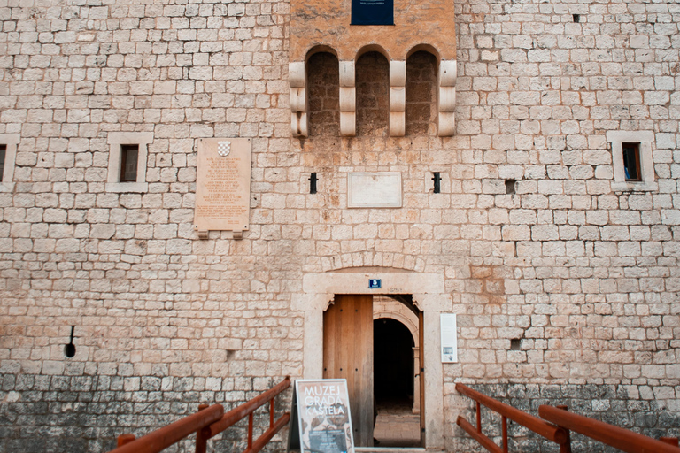 Split: Private tour to Salona, Vitturi castle and Trogir