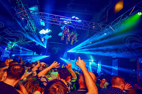 Pubcrawl &amp; Ruin Bar Tour in Boedapest – Gratis shotjes &amp; VIP-toegangKroegentocht door Boedapest &amp; tour langs ruïnebarretjes – Gratis shotjes &amp; VIP-toegang