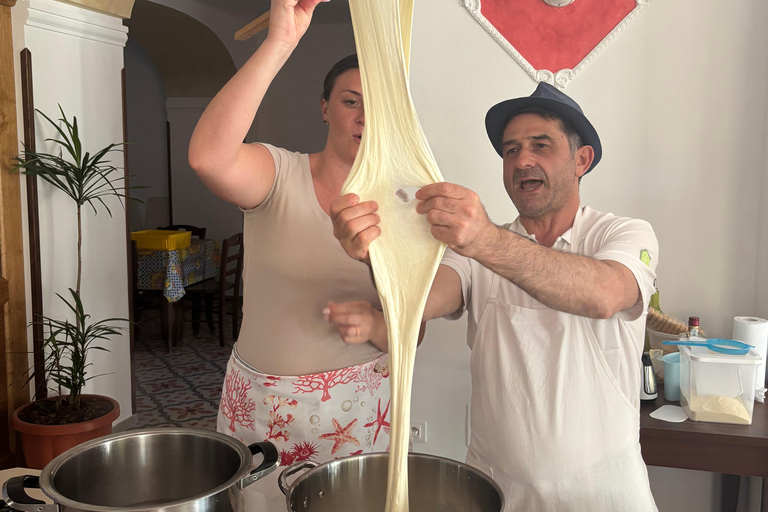 Amalfi Coast: Workshop on mozzarella, pasta and tiramisù