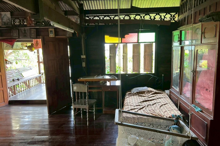 Damnoen Saduak & Maeklong Railway Market Tour