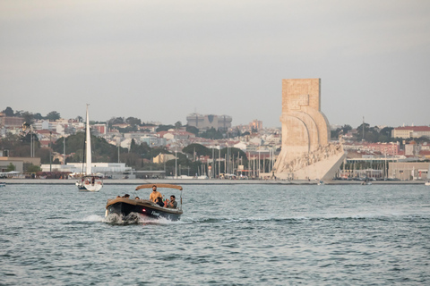 Lisbon Exclusive Sunset Cruise – Pizza, Open Bar & Dolphins Lisbon: Sunset Cruise–Pizza, Open Bar & Dolphins 2h