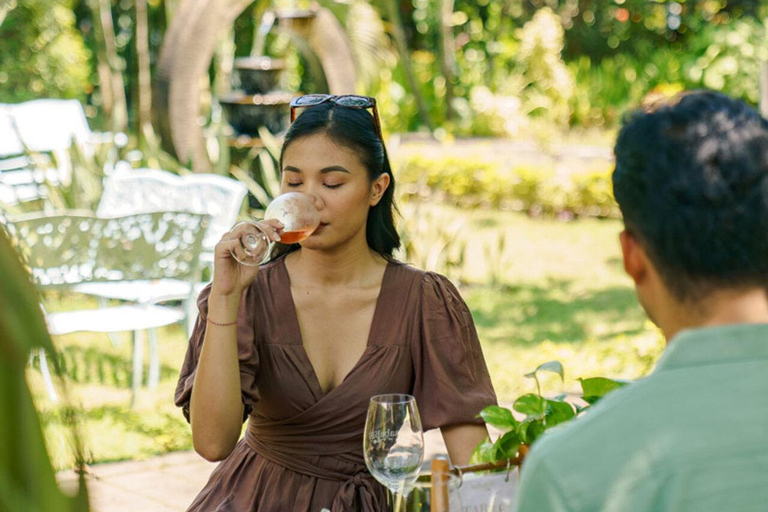 Sababay vingård Bali: Vingårdstur med vinprovningVin nere i trädgården