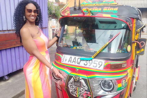 Colombo: Private Night Tuk Tuk Tour with Street Food