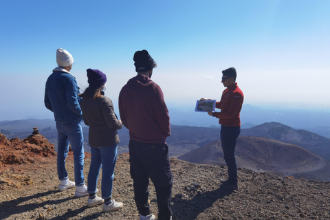 TOUR GUIDATO DELL&#039;ETNA CON PARTENZA DA CATANIAExcursión al Etna por la mañana