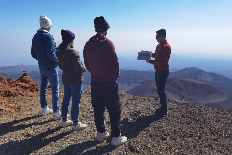 TOUR GUIDATO DELL&#039;ETNA CON PARTENZA DA CATANIAExcursión al Etna por la mañana