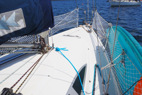 Baia di Fornells: Tour a vela della costa nord di MinorcaTour di un giorno intero condiviso