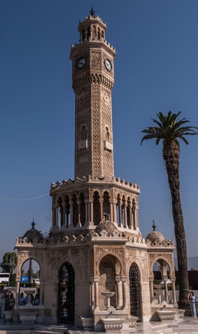 From Kusadasi: Private Izmir City Tour with Ferry Ride